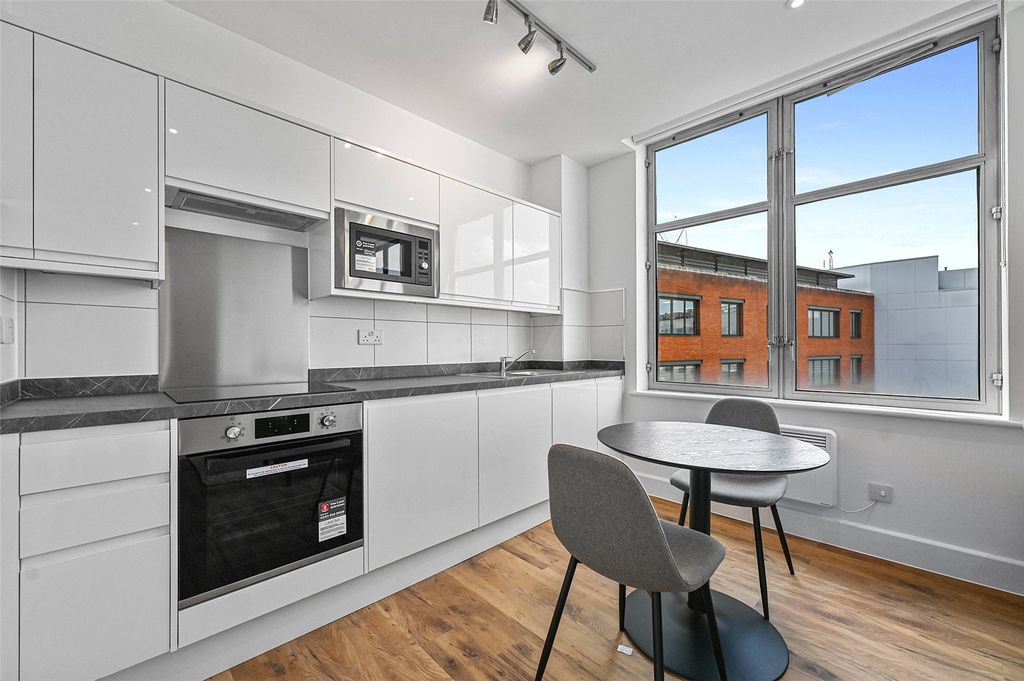 Property photo 2 of 10 Reception/ Kitchen