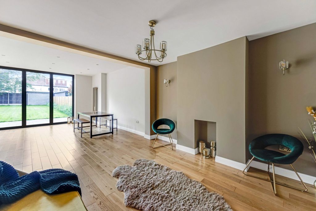 Property photo 3 of 18 Picture No. 06