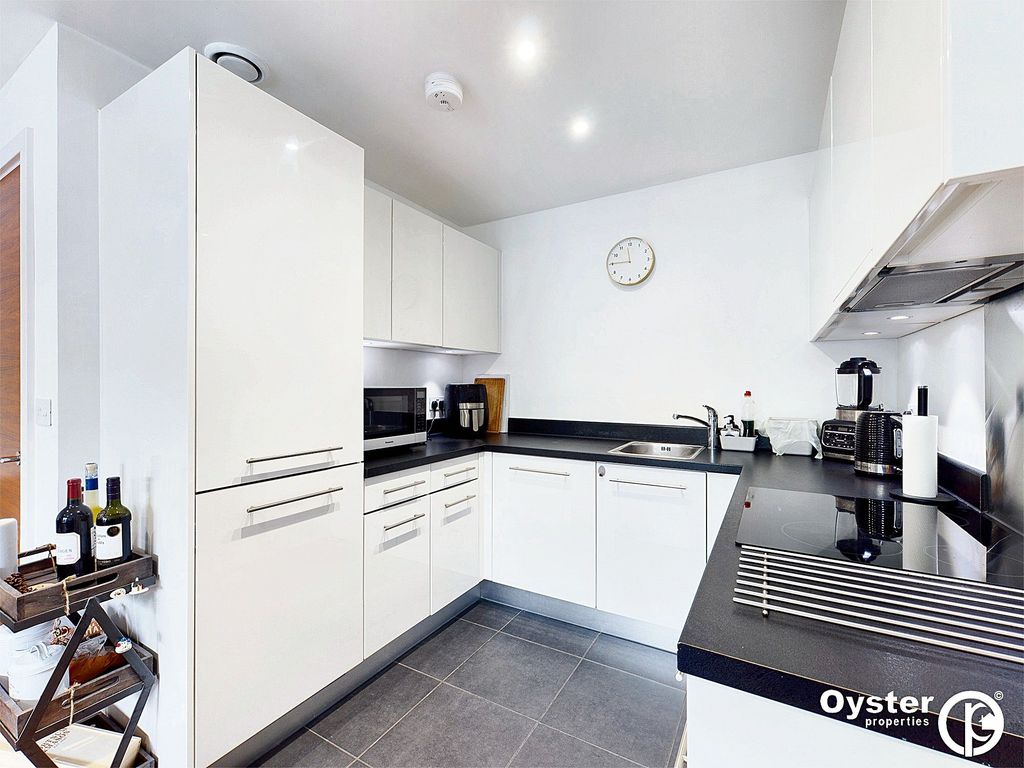 Property photo 2 of 10 Kitchen