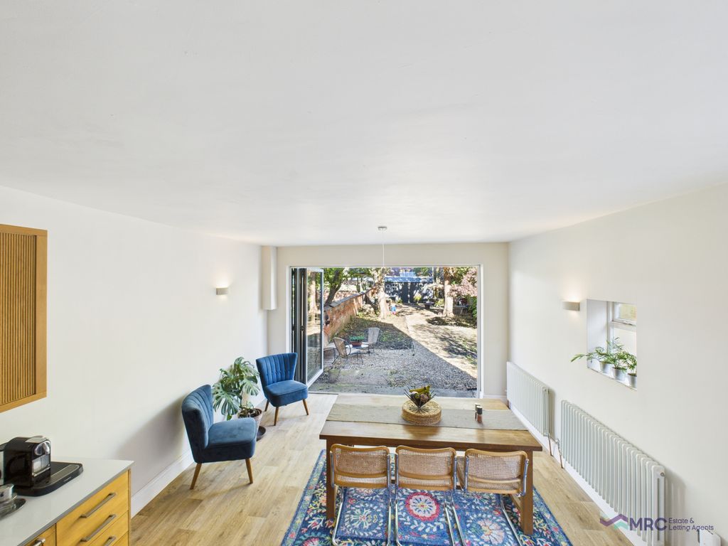 Property photo 3 of 25 Gallery