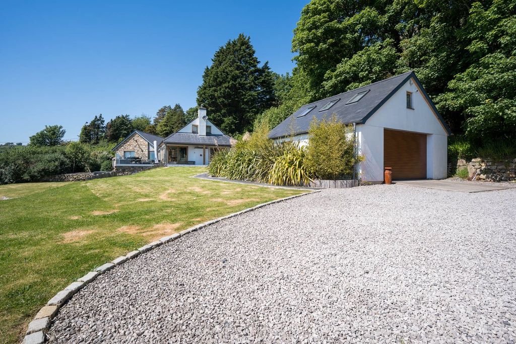 Property photo 2 of 52