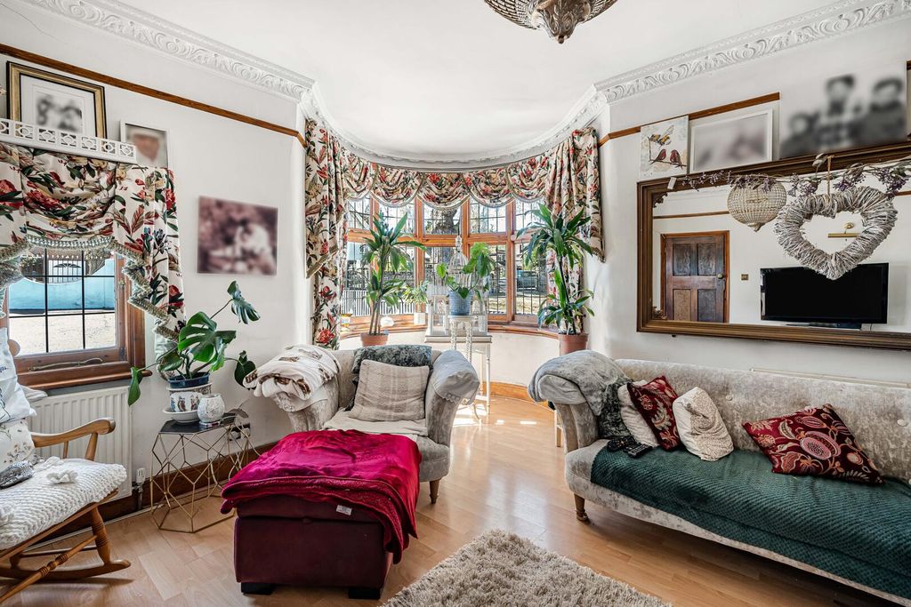 Additional image 16 of 4 bed detached house for salePark Avenue, Enfield EN1