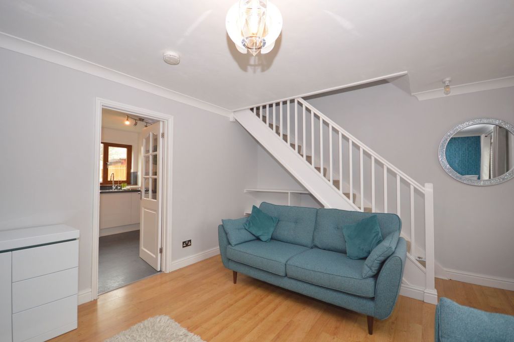 Property photo 3 of 10 Lounge