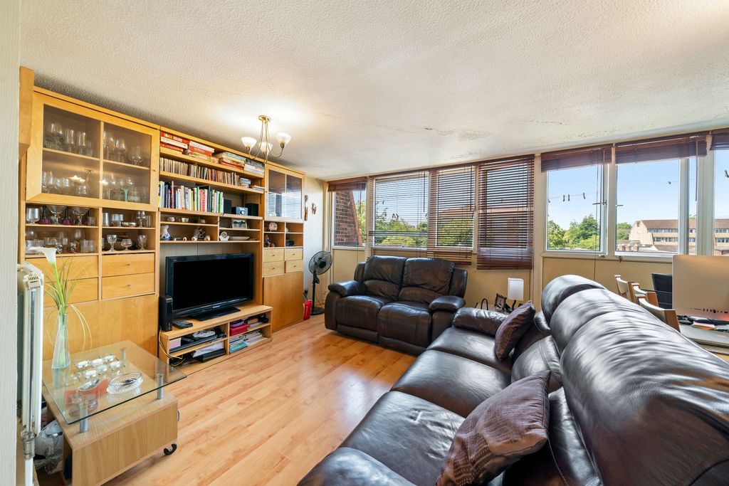 Property photo 2 of 18