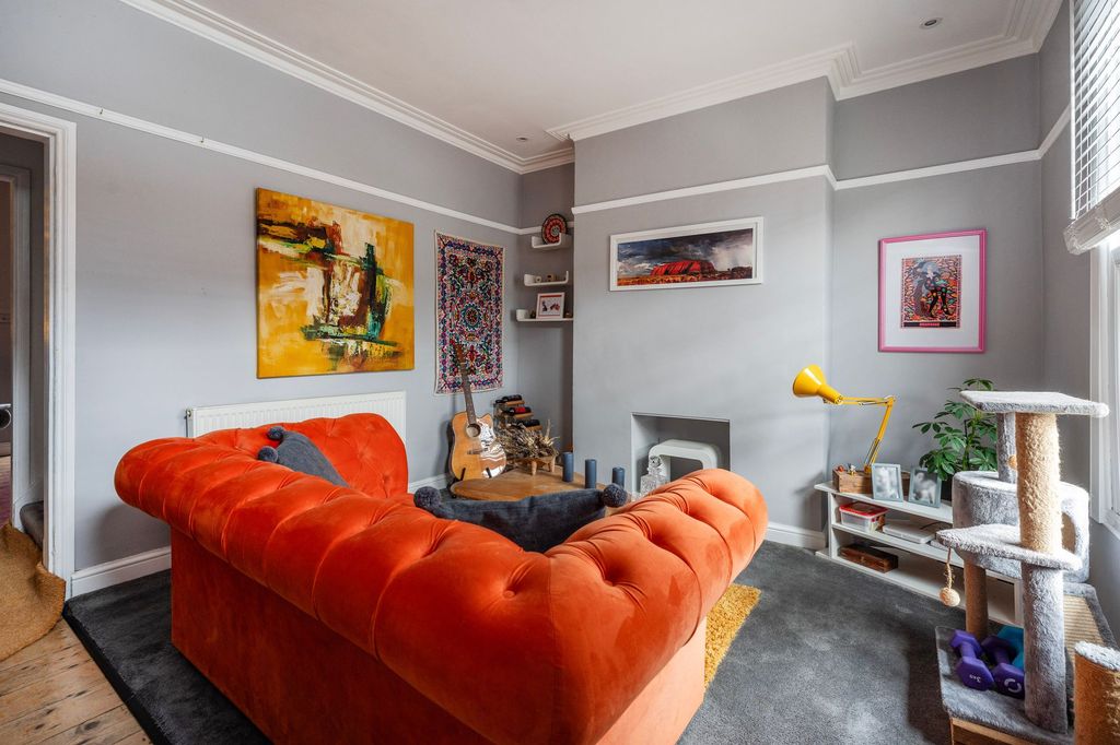 Property photo 2 of 17