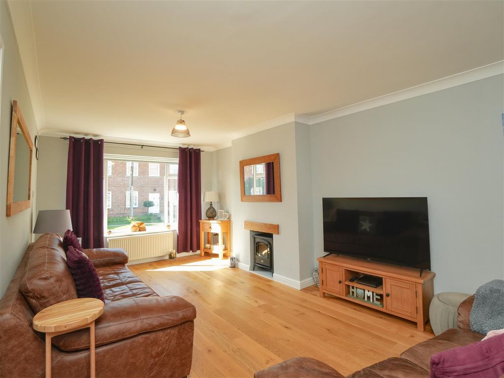 Property photo 2 of 27 Dining Lounge