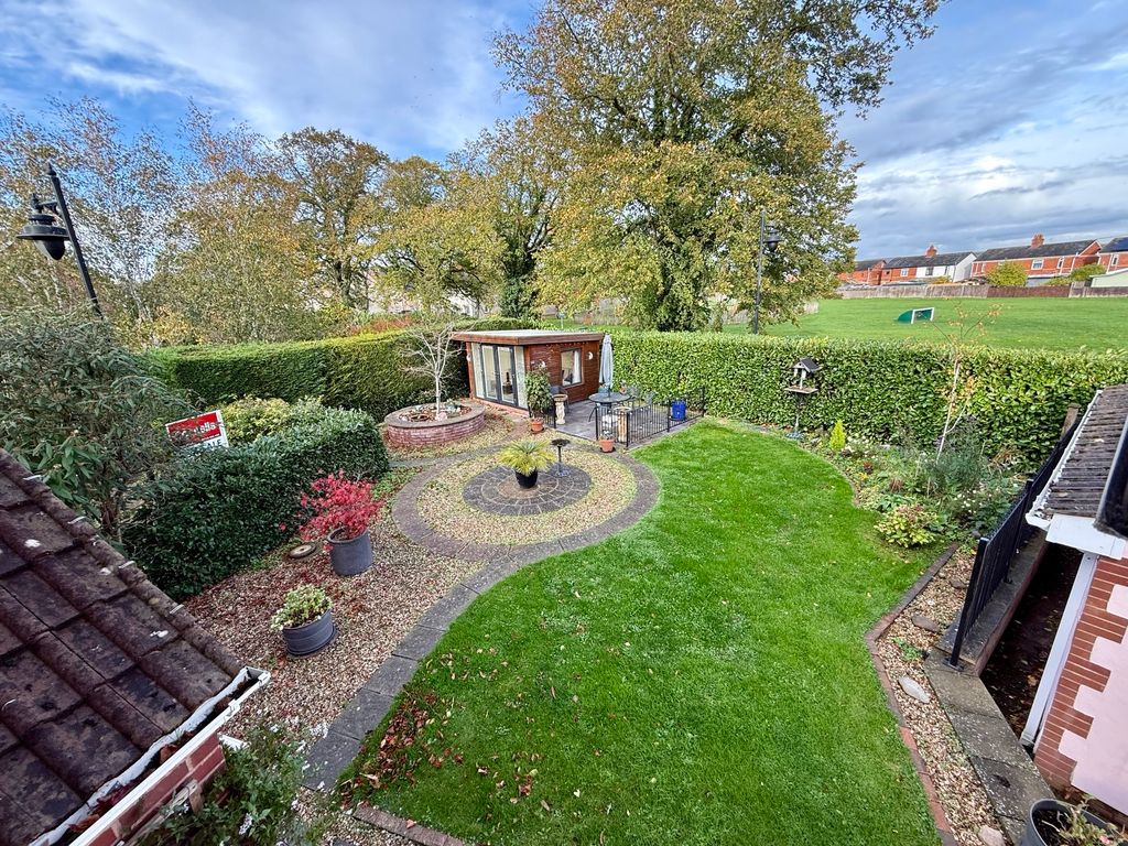 Property photo 2 of 21