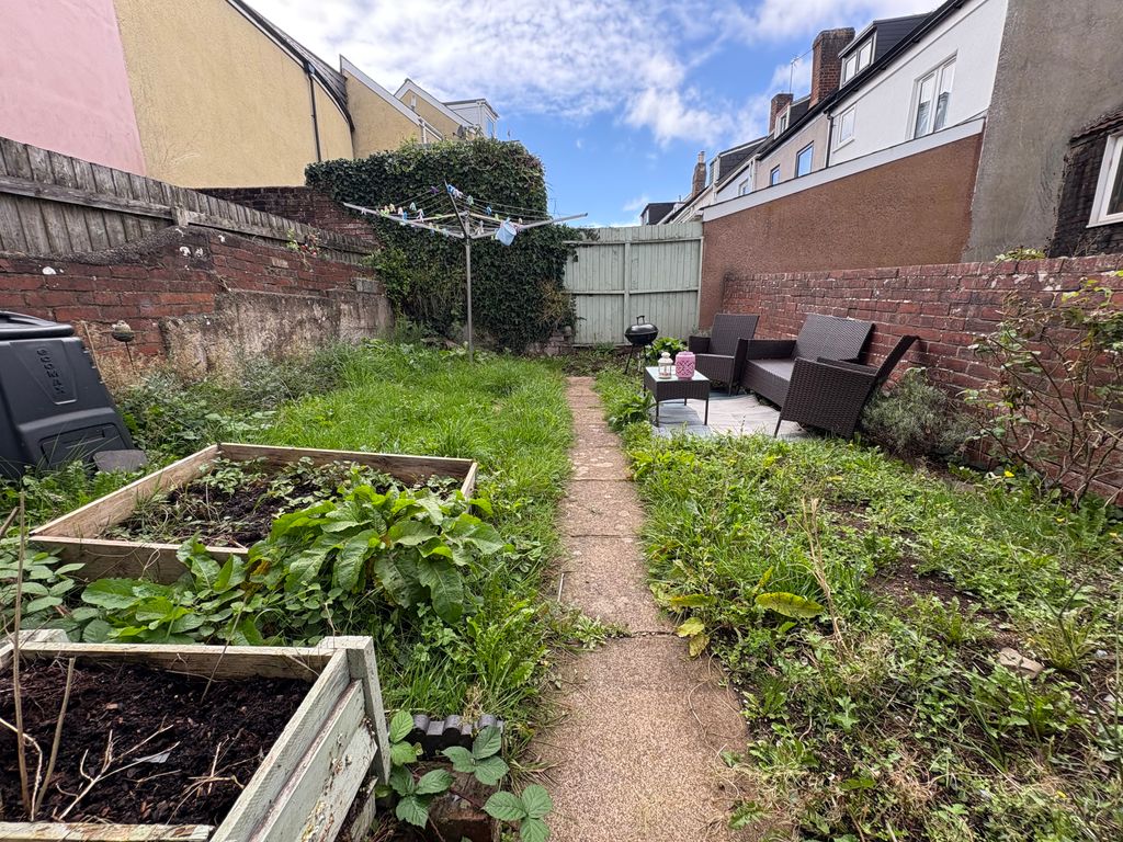 Property photo 2 of 11 Garden