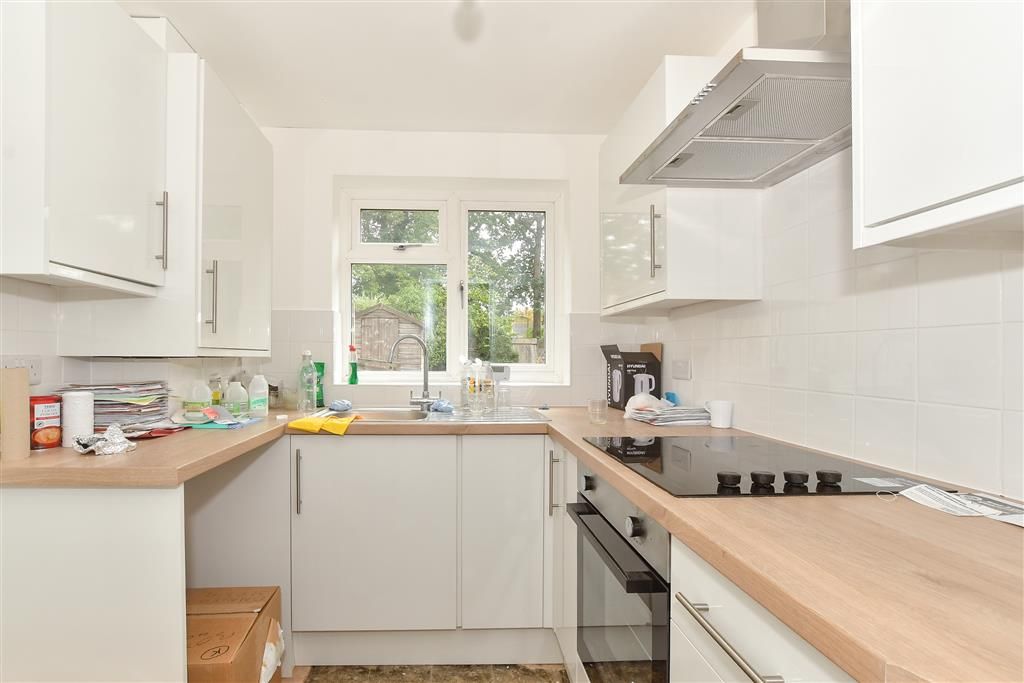 Property photo 3 of 10 Kitchen