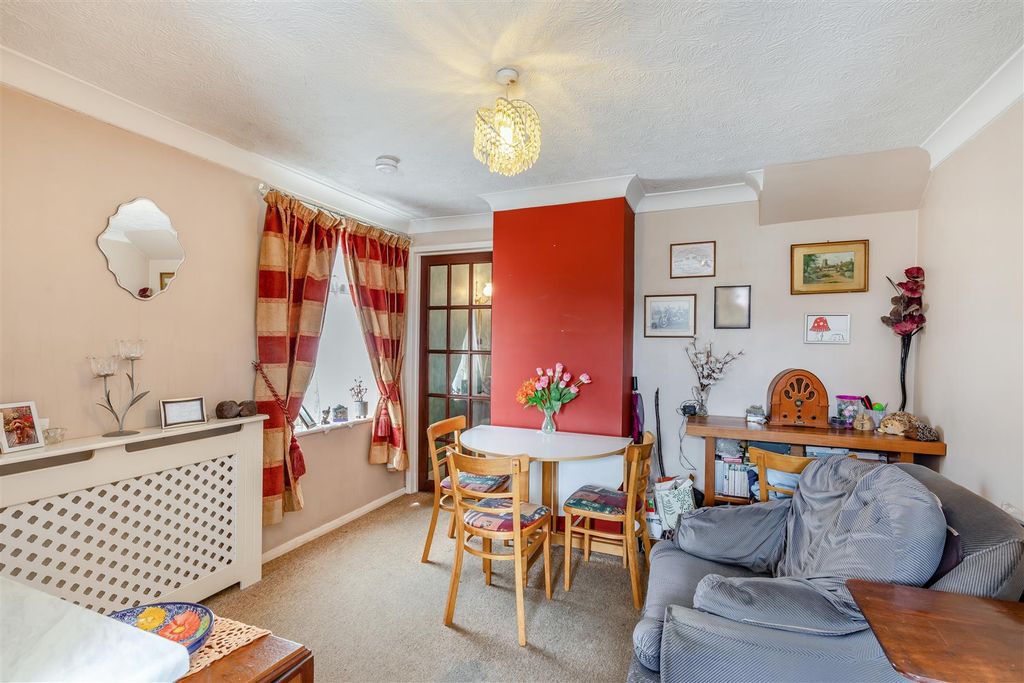 Property photo 2 of 14 8650746-Interior05.Jpg