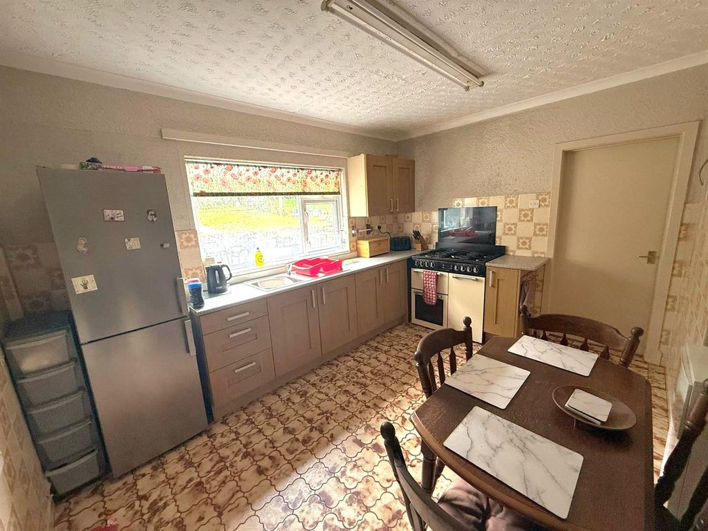 Property photo 3 of 24 Kitchen.Jpg