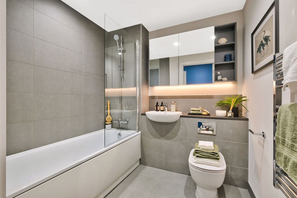 Property photo 2 of 10 Bathroom