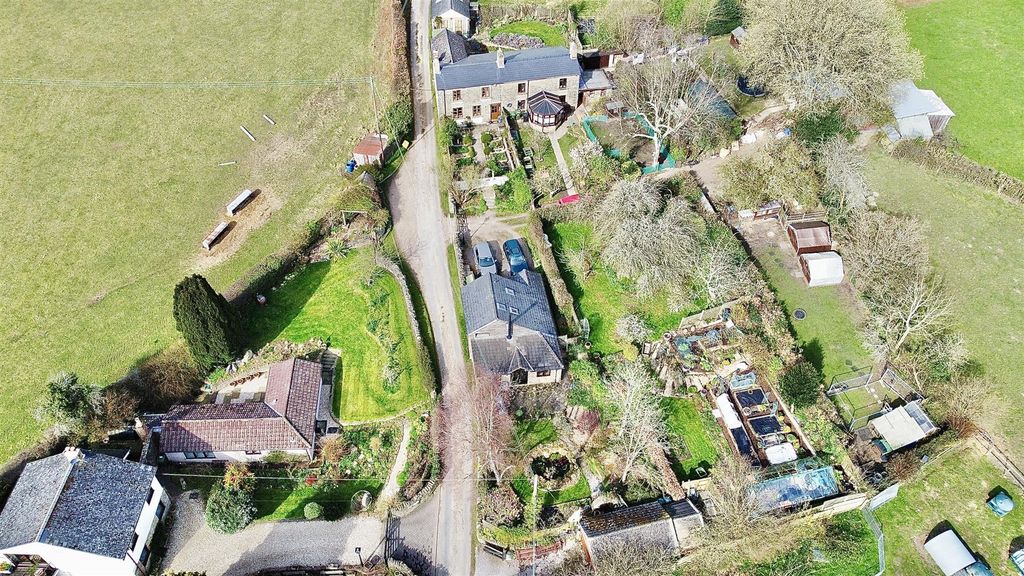 Property photo 2 of 39