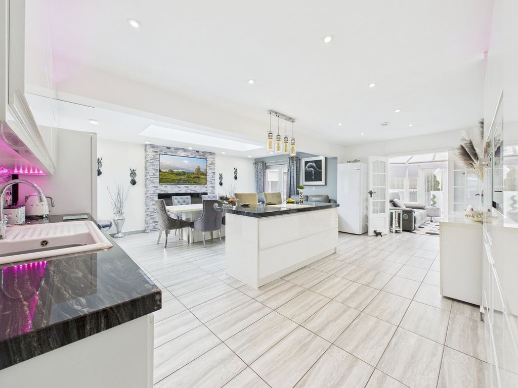 Property photo 2 of 27