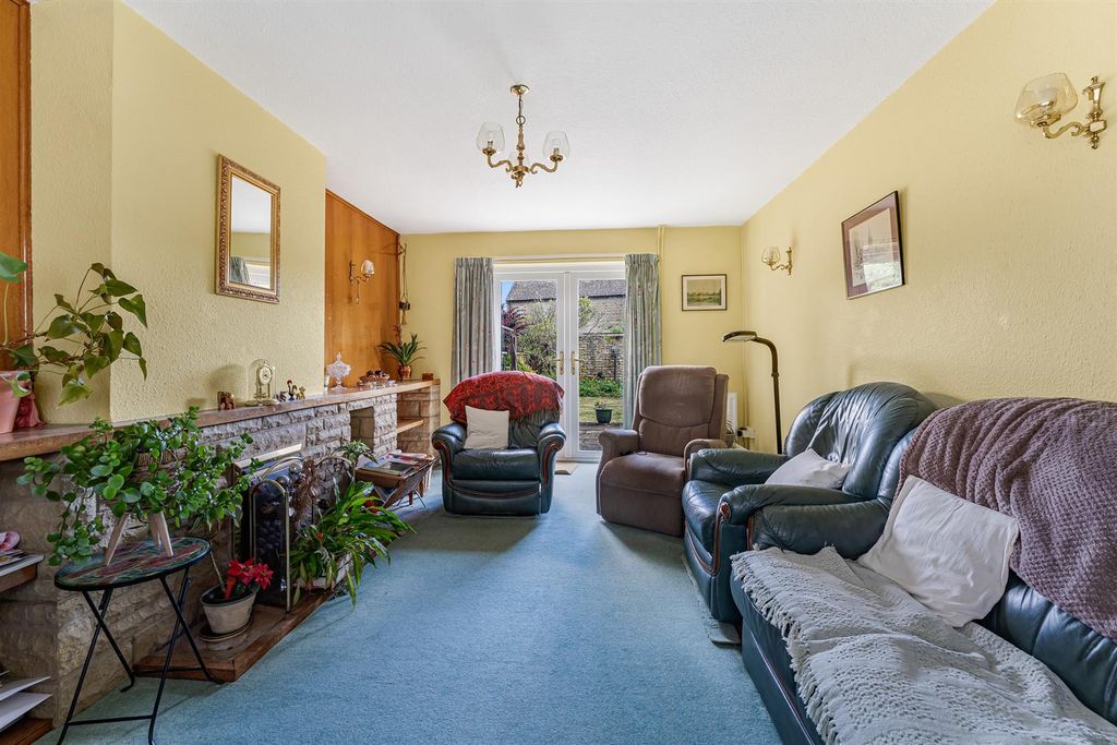 Property photo 3 of 16 10 Banbury Road-9.Jpg