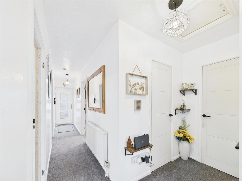 Property photo 3 of 16 Cam04045G0-Pr0051-Still006.Jpg