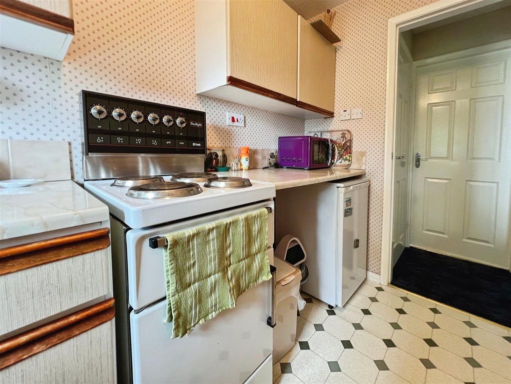 Additional image 7 of 1 bed flat for saleFairburn Gardens, Bradford BD2
