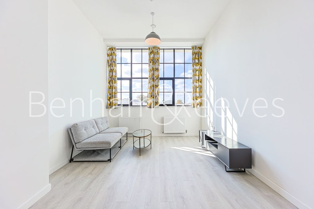 Property photo 1 of 12