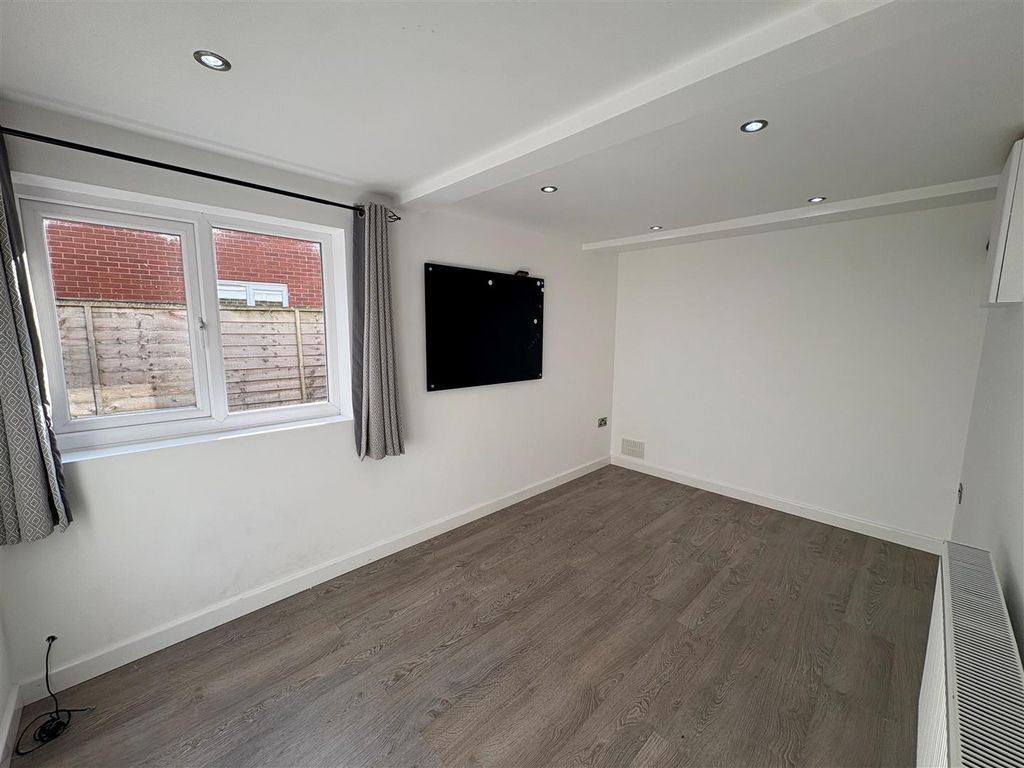 Property photo 2 of 29