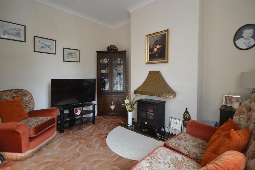 Property photo 3 of 9 Living Room