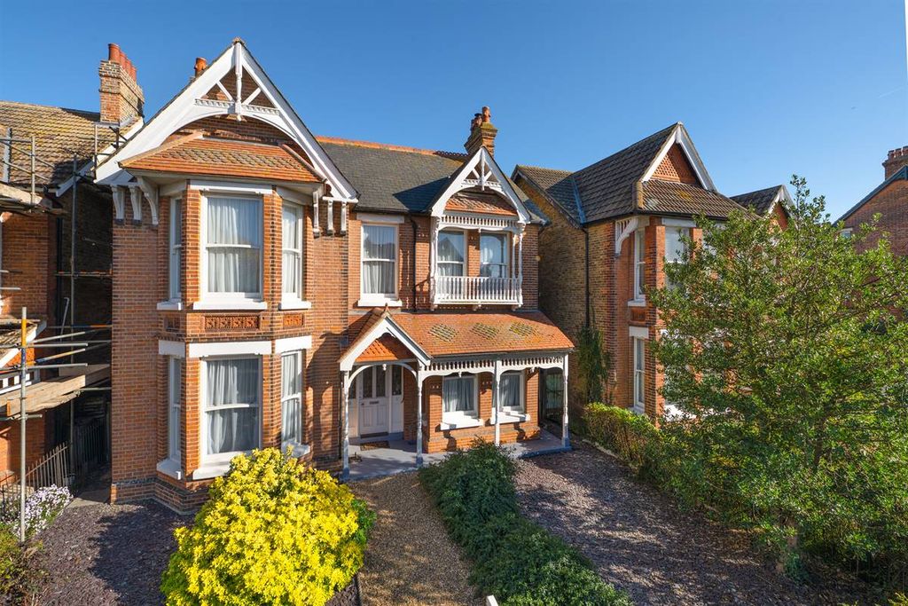 Property photo 1 of 36