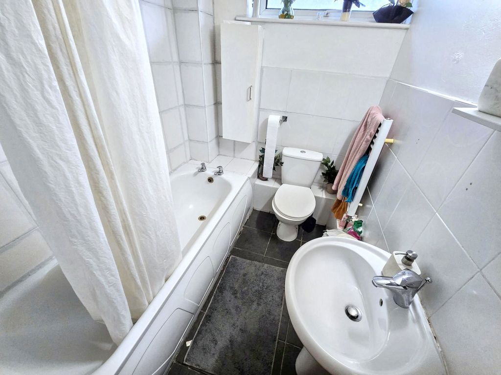 Additional image 7 of 2 bed flat for saleMontford Close, Sunderland SR3