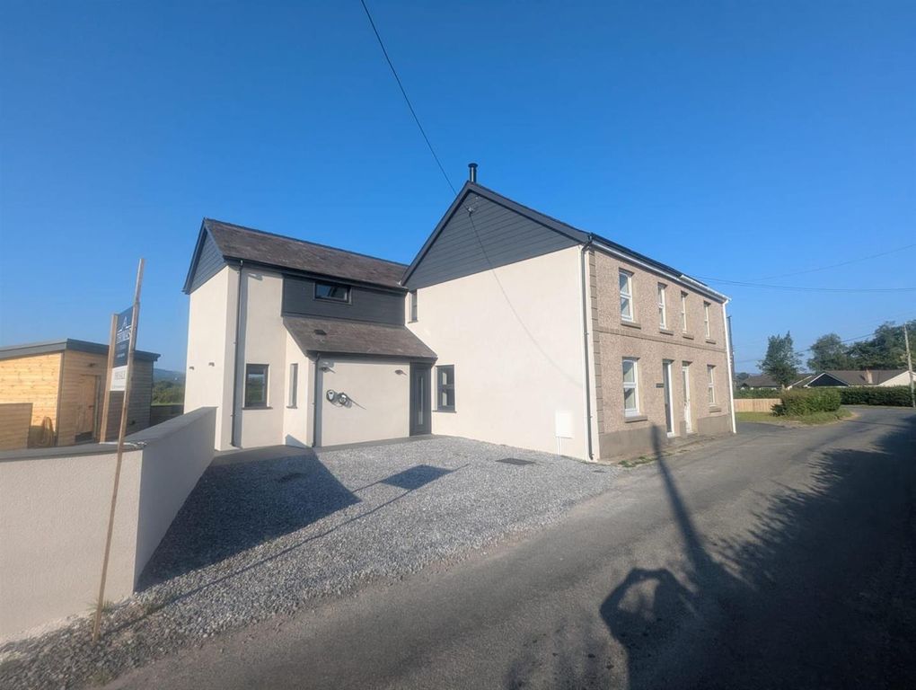 3 bed semi-detached house for saleGwynfe, Llangadog SA19