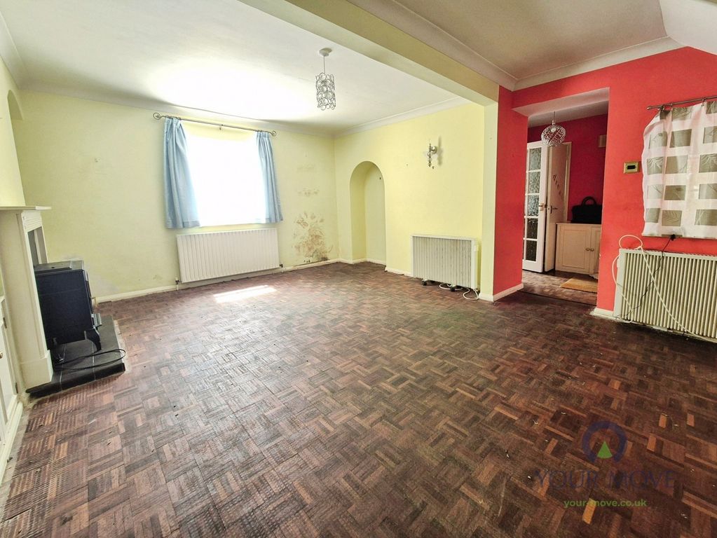 Property photo 2 of 11 Living Room