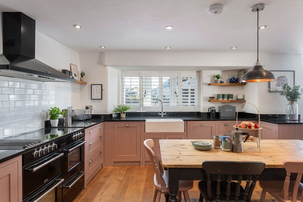 Property photo 2 of 13 The Old Dairy, Stoke Fleming Kitchen