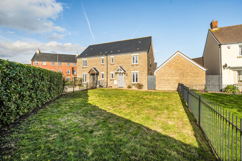 Property photo 1 of 21