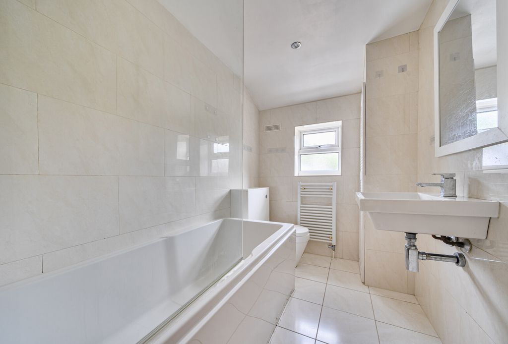 Property photo 3 of 15 1453266-16-69F9Ed...