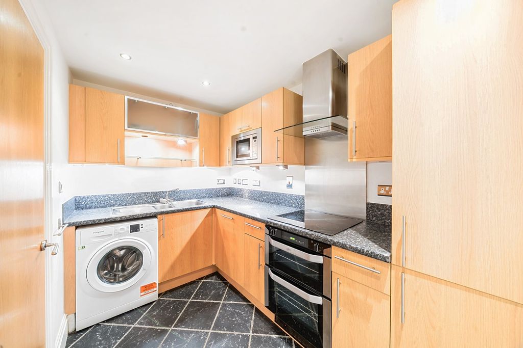 Property photo 3 of 11 Picture No. 21