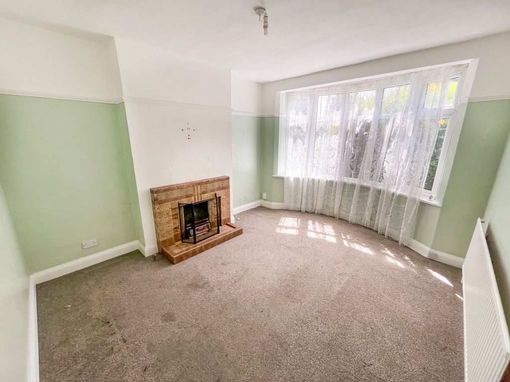 Property photo 3 of 13 Lounge