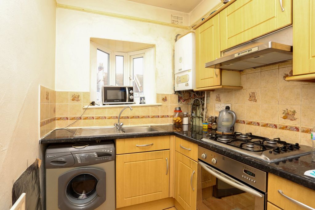 Property photo 3 of 5 Kitchen