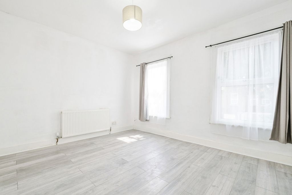 Property photo 3 of 18 Pbox-Img.Jpg