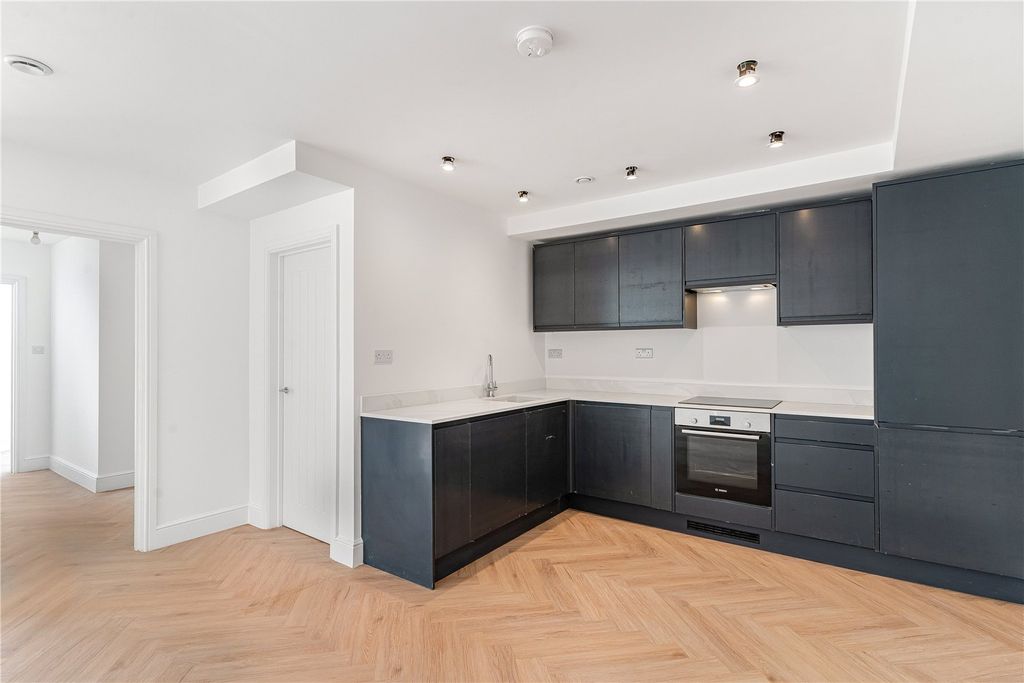 Property photo 3 of 33 Reception/Kitchen