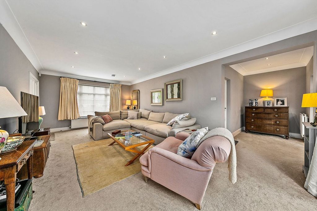 Property photo 2 of 9