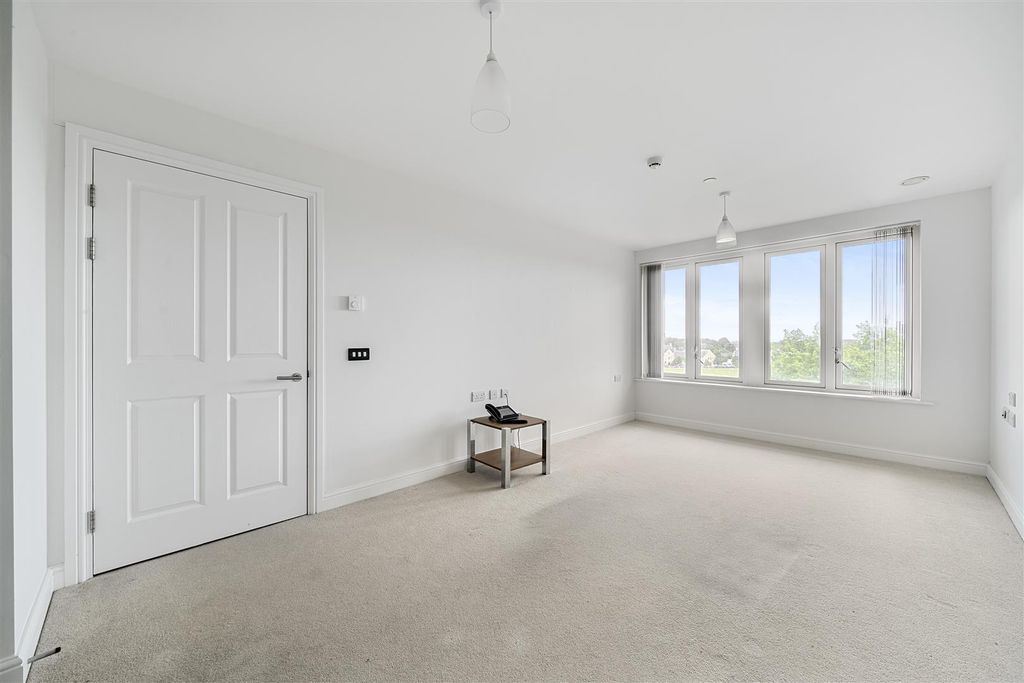 Property photo 3 of 21 Sitting Room