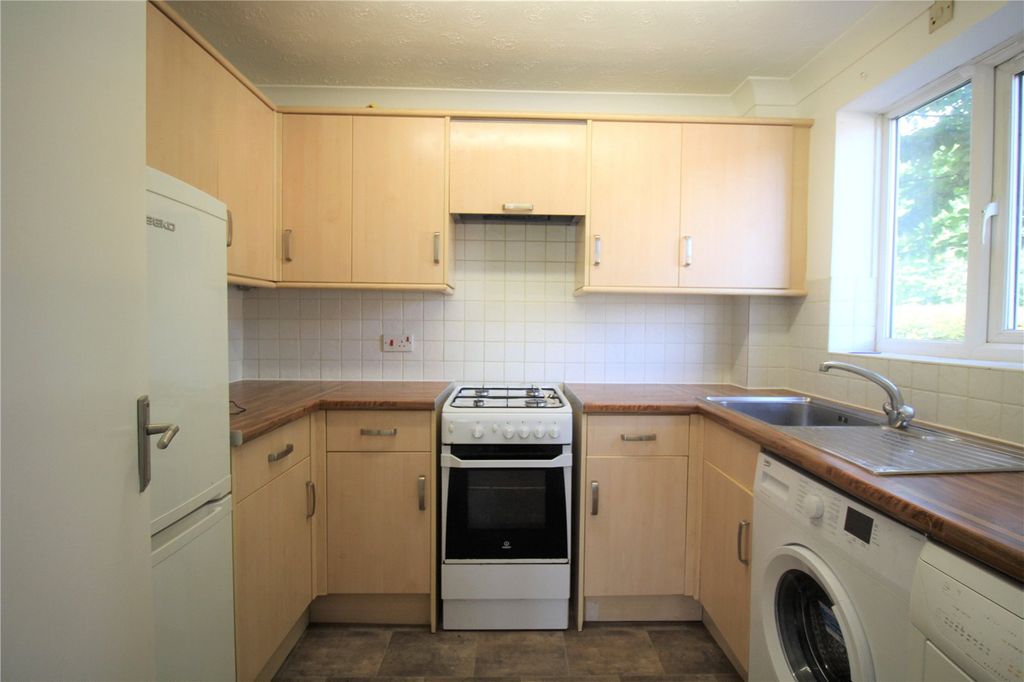 Property photo 3 of 9 Kitchen