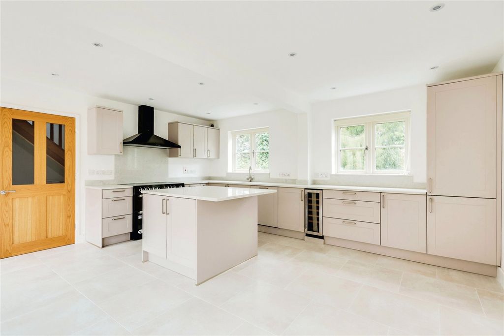 Property photo 2 of 17 Picture No. 36