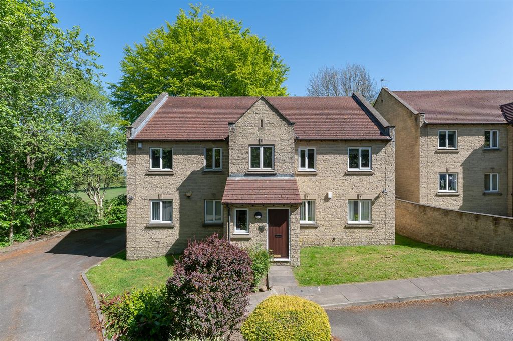 Property photo 1 of 23 Hilton Court