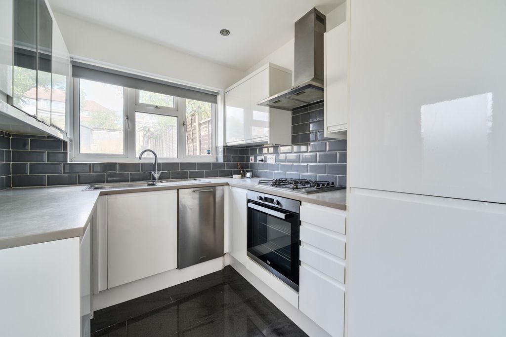 Property photo 3 of 16 1499832-12-6A6B35...