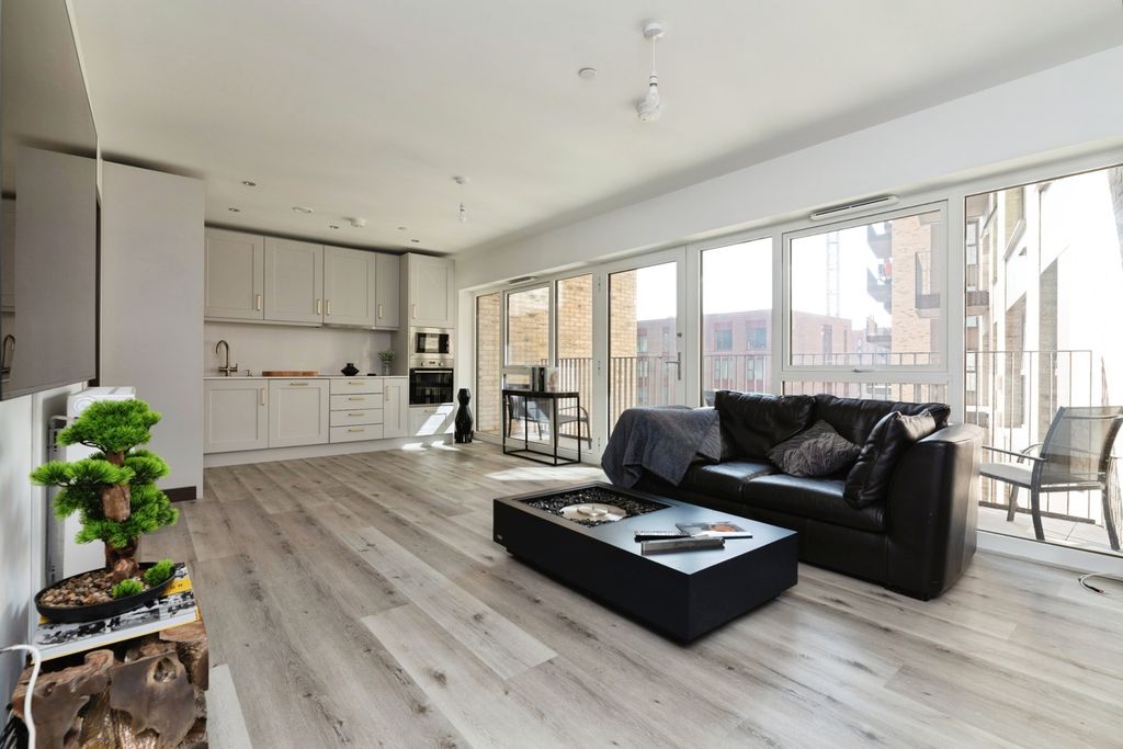 Property photo 2 of 16 Pbox-Img.Jpg