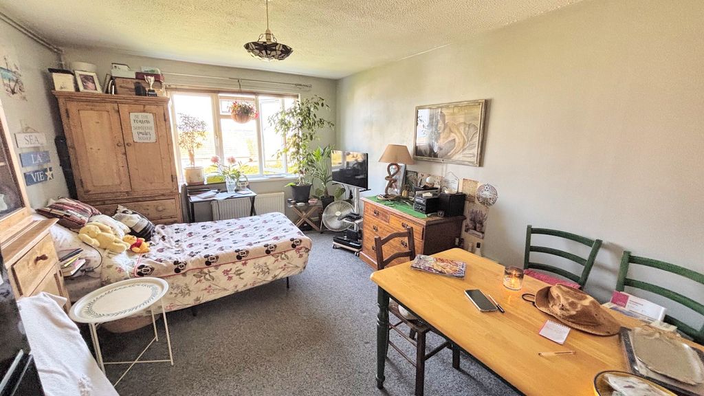 Property photo 3 of 10 Living Room