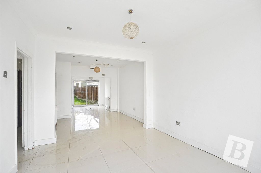 Property photo 1 of 14 Living/Dining Room