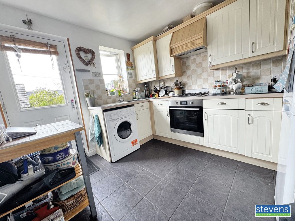 Property photo 2 of 20 Image00014