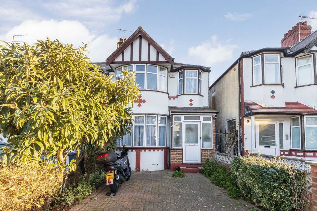 Property photo 1 of 11