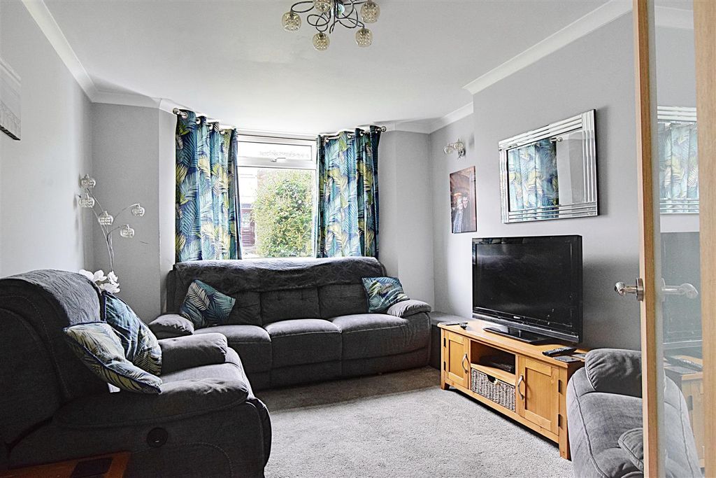 Property photo 2 of 11