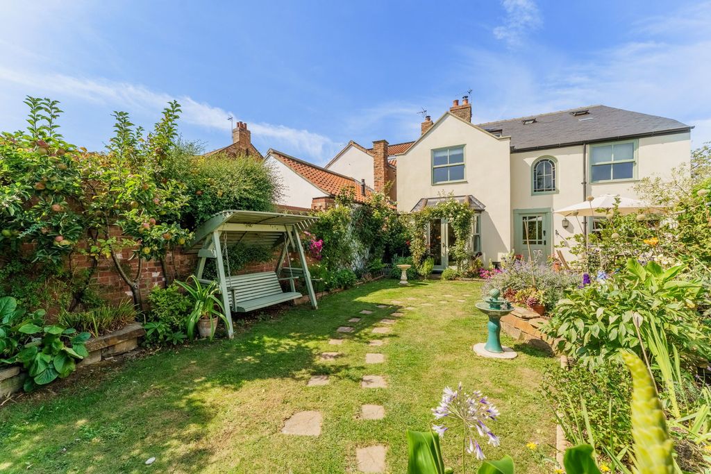 Property photo 1 of 35