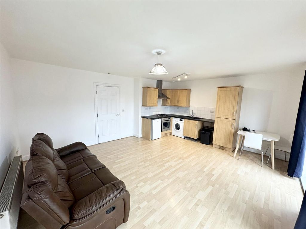 Property photo 2 of 5 c1Aad2A6-7706-4125-9A50-F77Dea5Fc25c.Jpg